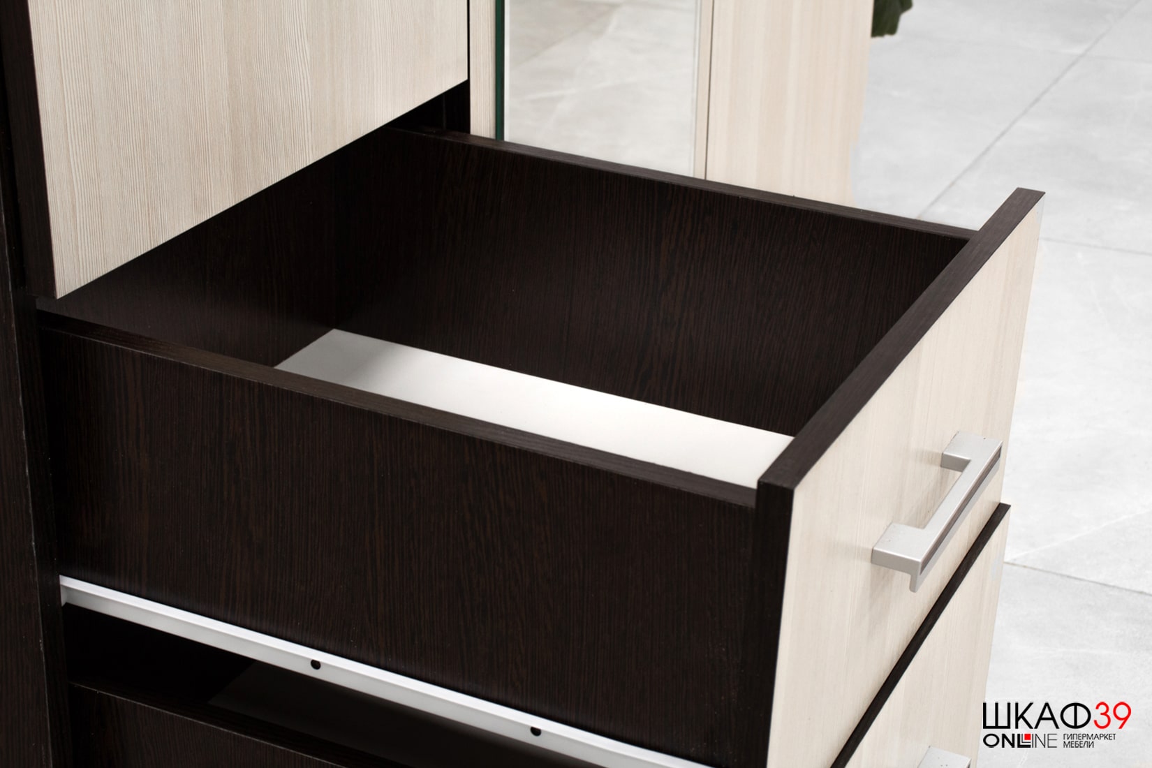 Шкаф 3-х створчатый с ящиками BTS, венге