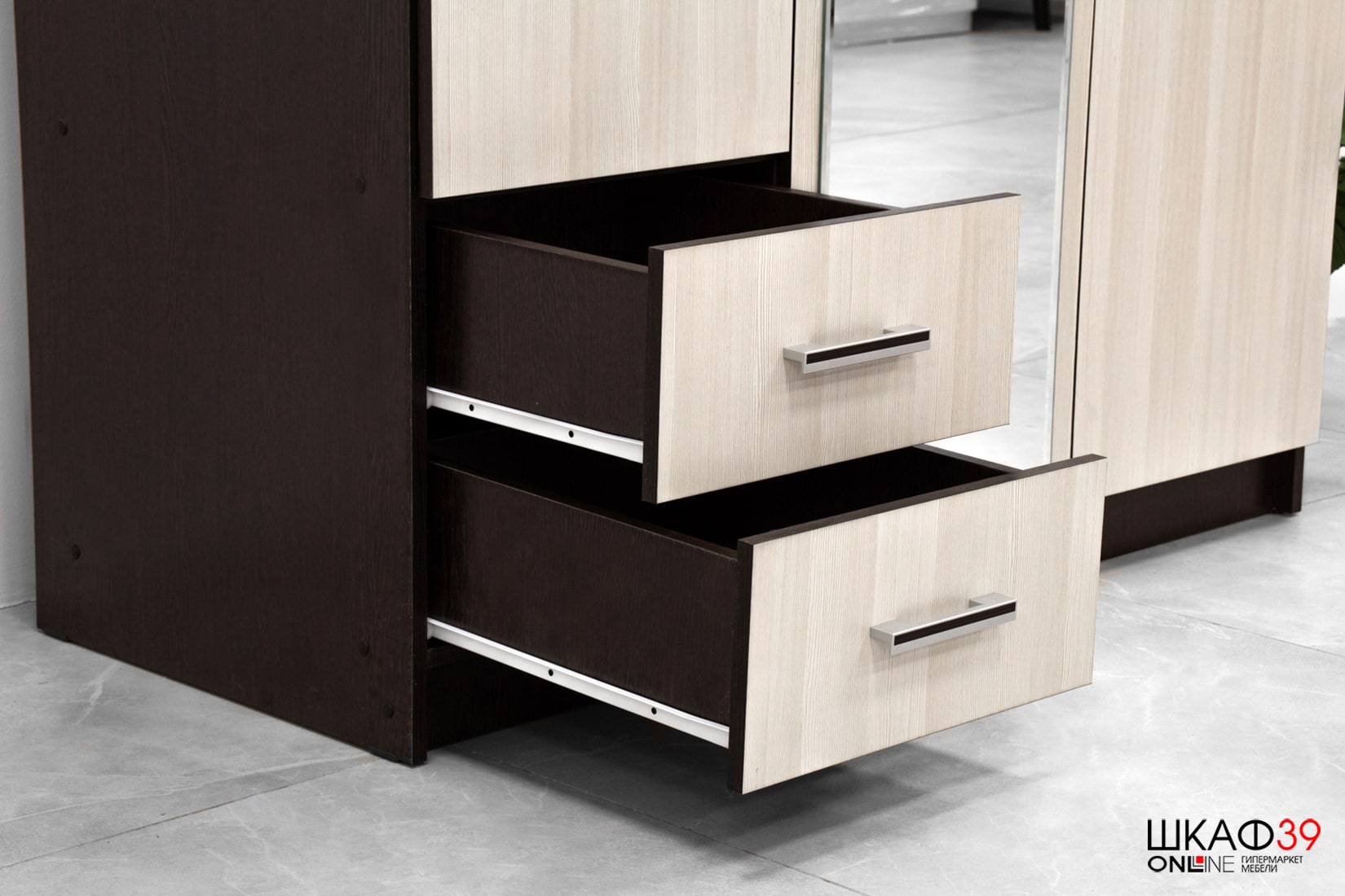 Шкаф 3-х створчатый с ящиками BTS, венге