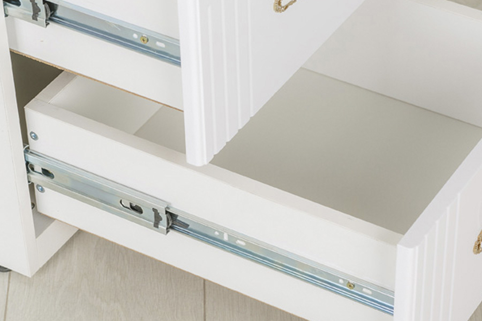 Тумба для ТВ закрытая Виктория 14