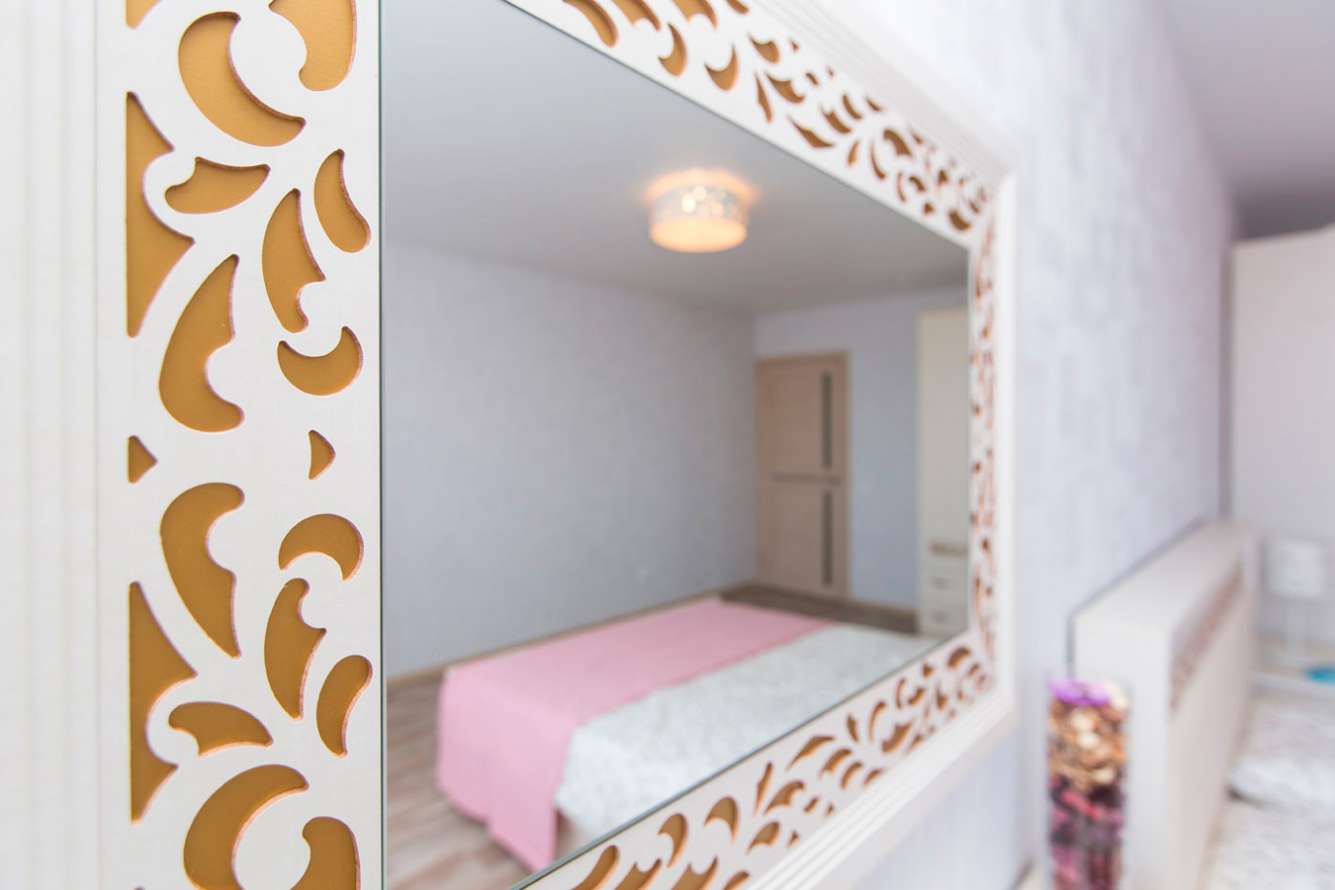 Зеркало настенное Ливадия Л10