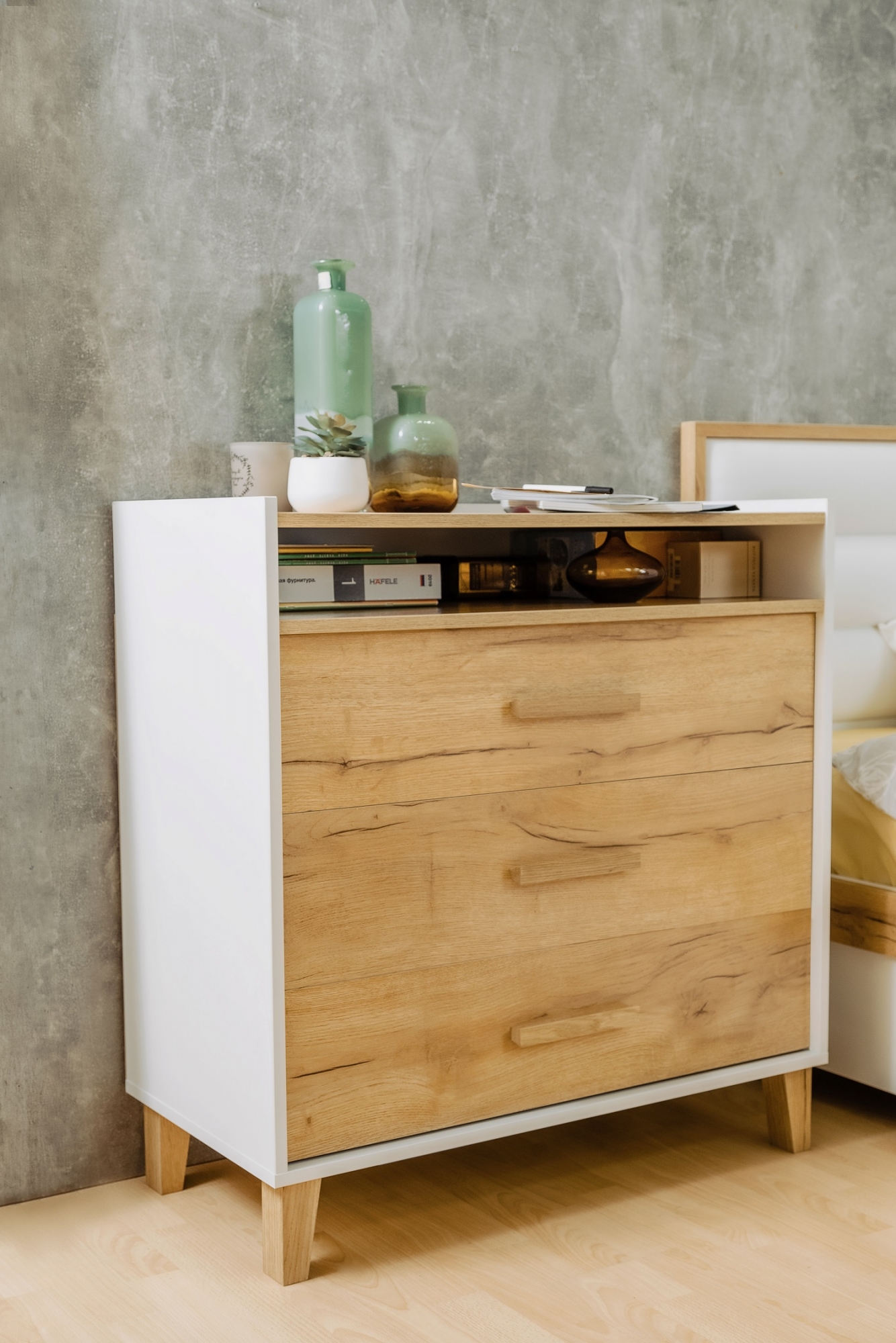 Комод на ножках Айрис 455, дуб