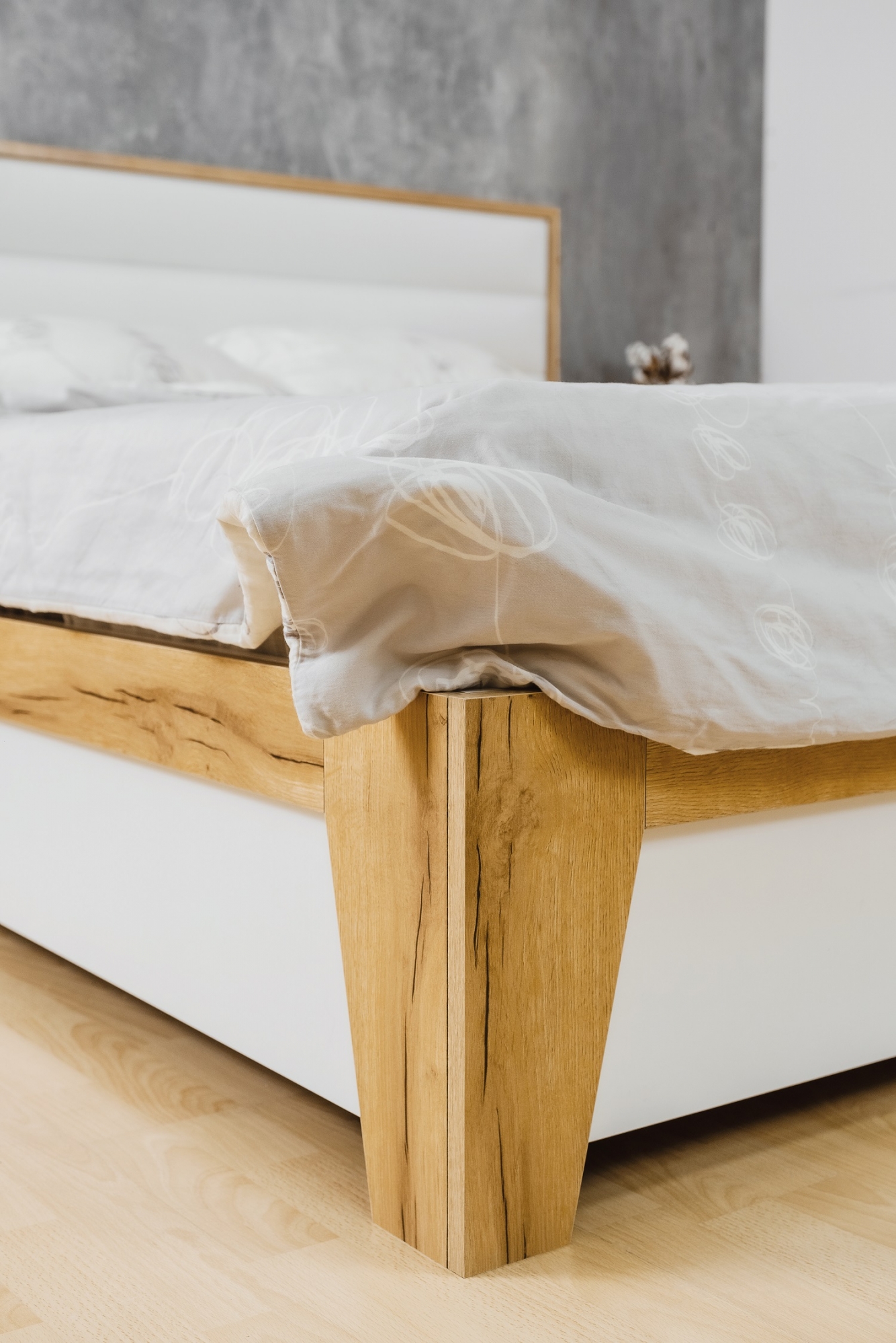 Айрис 306 Люкс Кровать 180х200 с ортопедическим основанием (дерево) Белый/Дуб золотистый