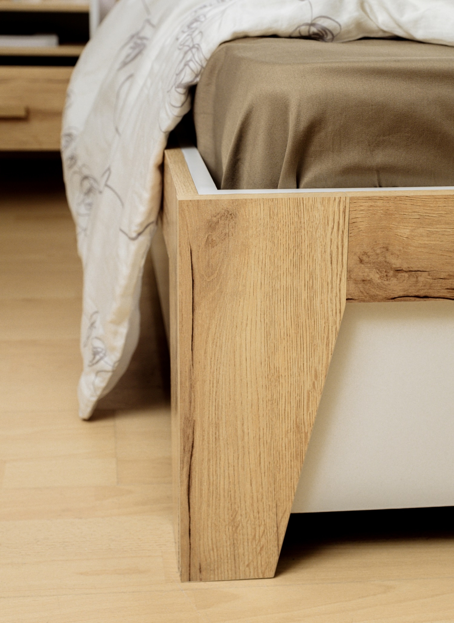 Айрис 307 Люкс Кровать 160х200 с ортопедическим основанием (дерево) Белый/Дуб золотистый