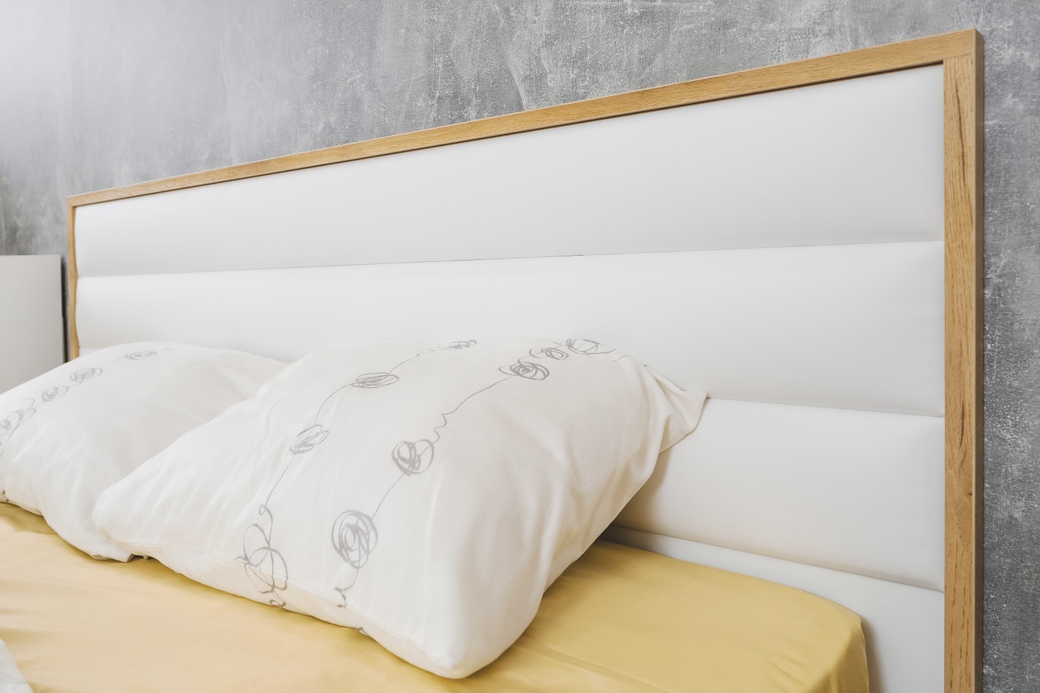 Айрис 307 Люкс Кровать 160х200 с ортопедическим основанием (металл) Белый/Дуб золотистый