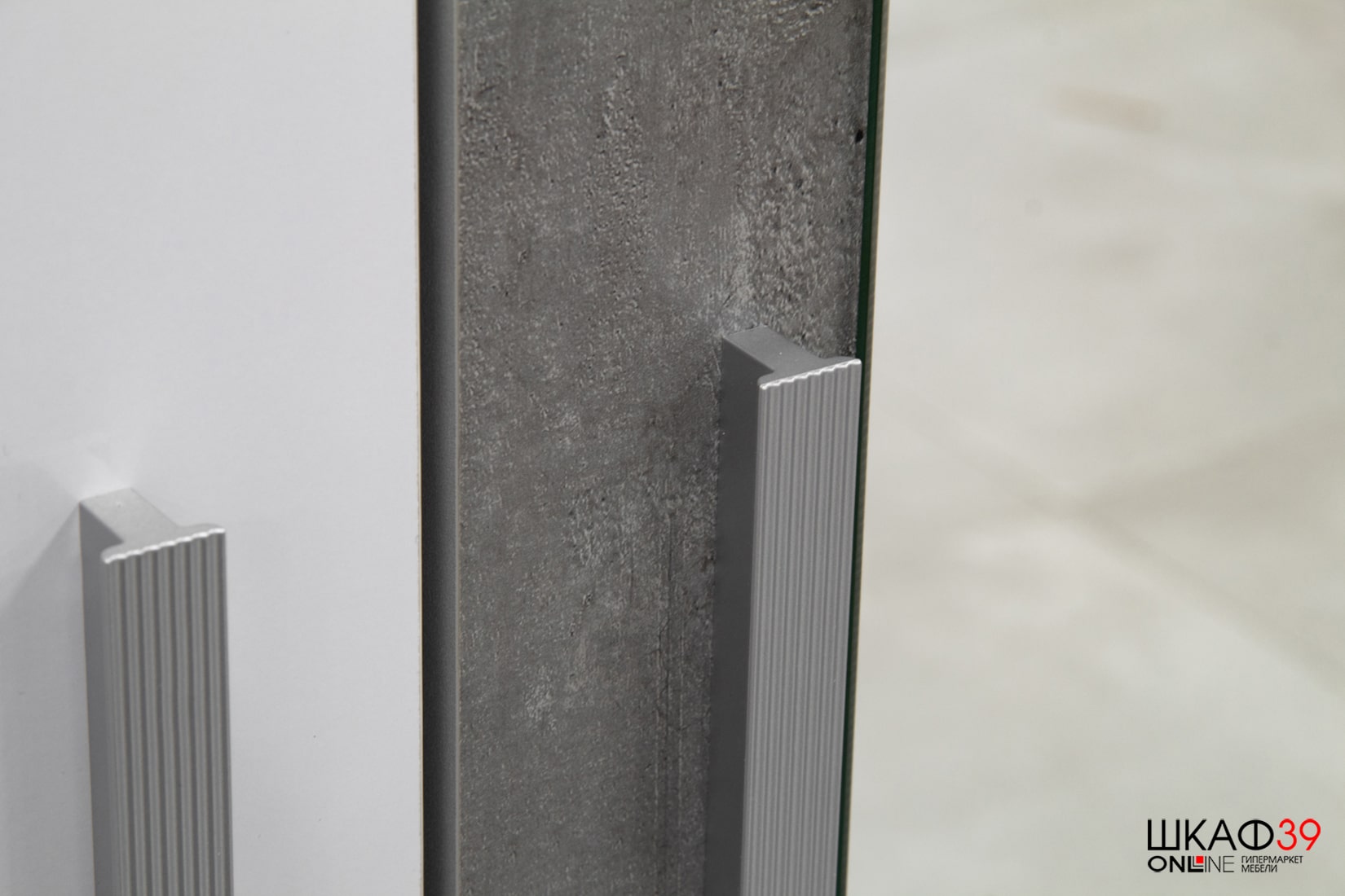 Шкаф четырехстворчатый Инстайл ШК-31, бетон/белый