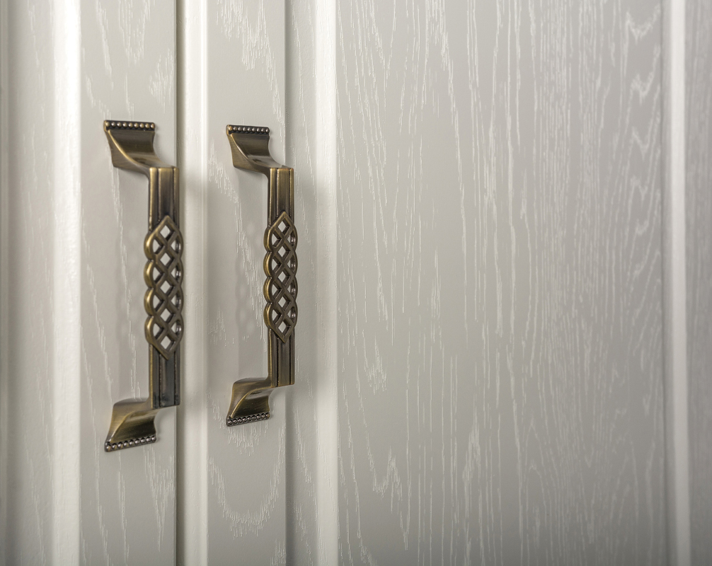 Ливерпуль № 3 Прихожая с карнизом